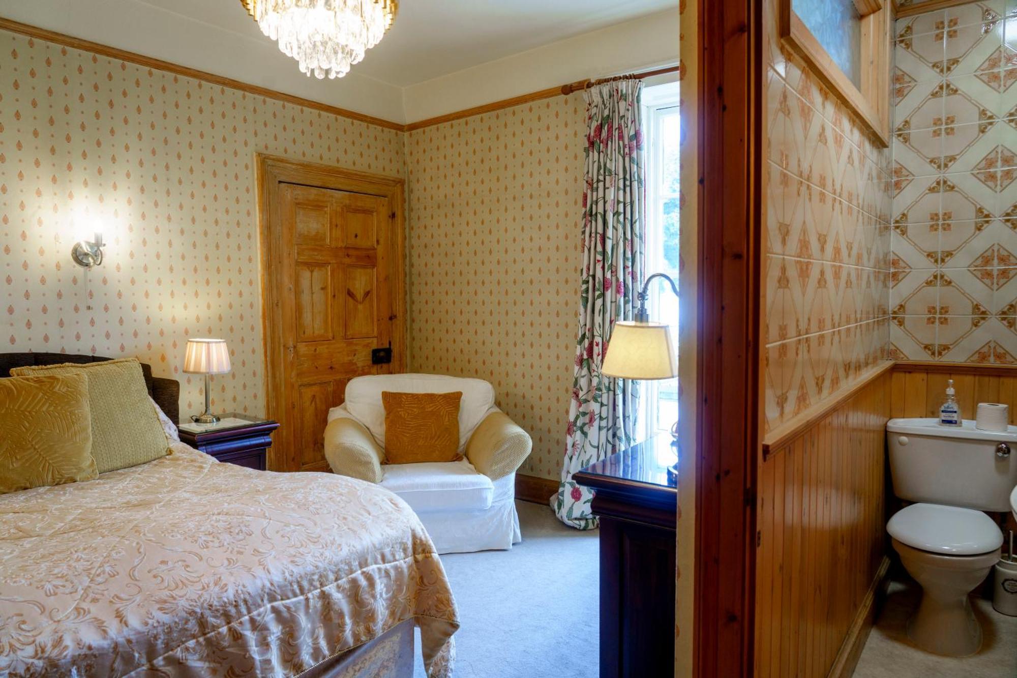 Harrisons Hall Bed & Breakfast Hotel Mold Exterior photo