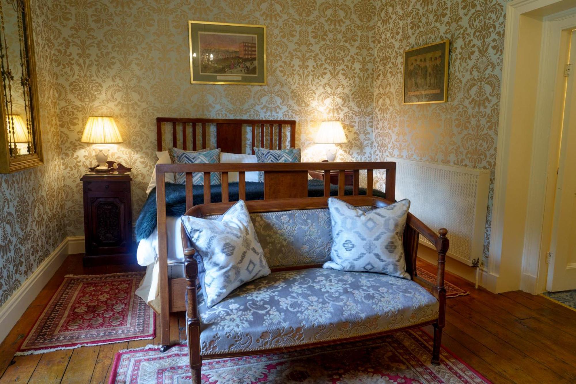 Harrisons Hall Bed & Breakfast Hotel Mold Exterior photo