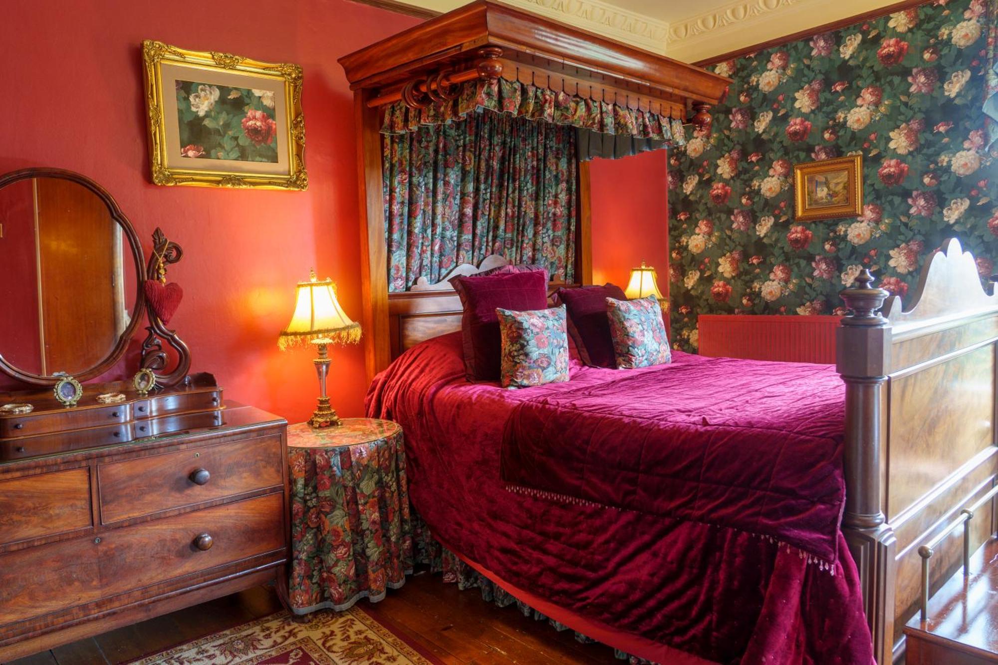 Harrisons Hall Bed & Breakfast Hotel Mold Exterior photo